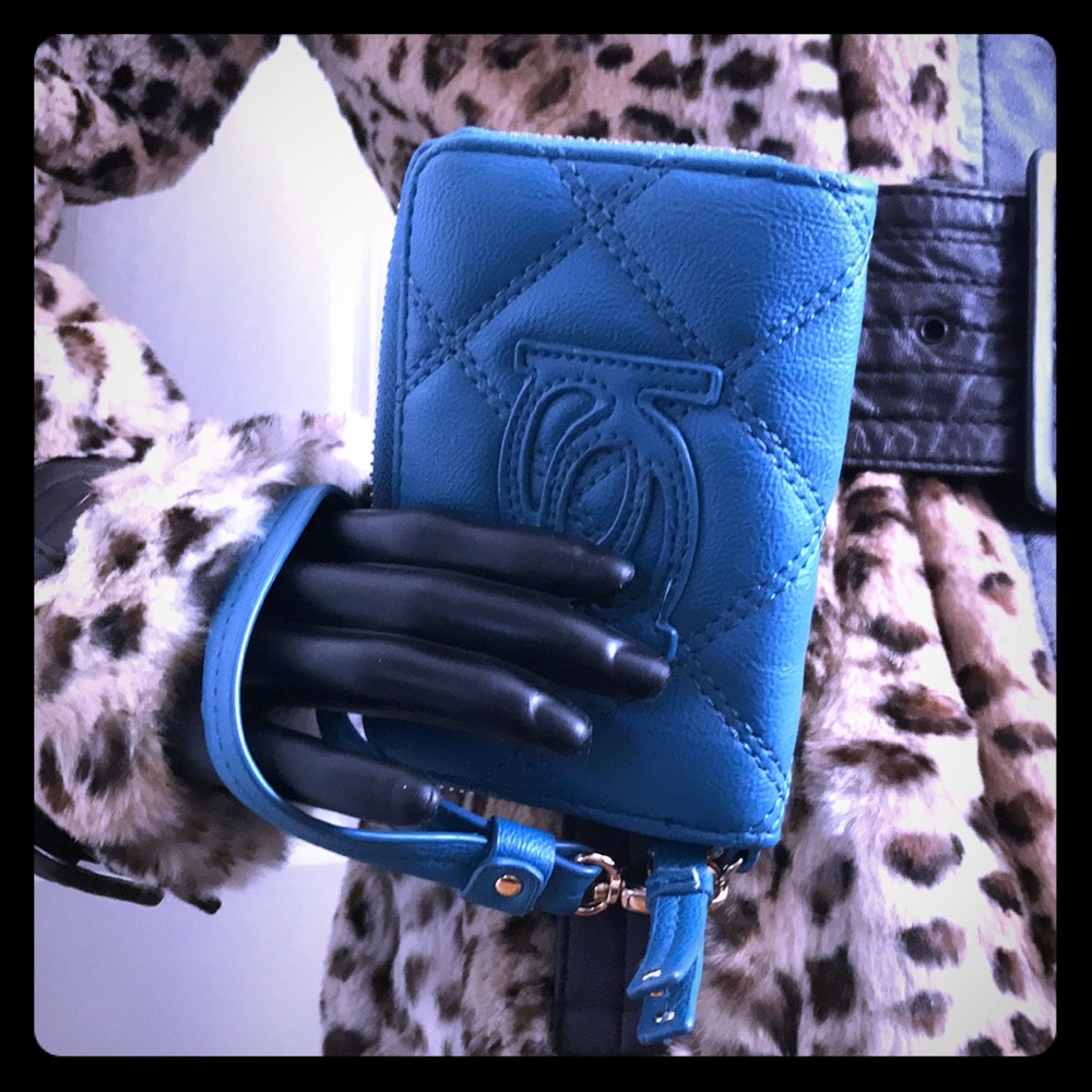 😍NEW BEBE WALLET Quilted Miini Wristlet Teal MORE PICS AVAILABLE UPON REQUEST🤩